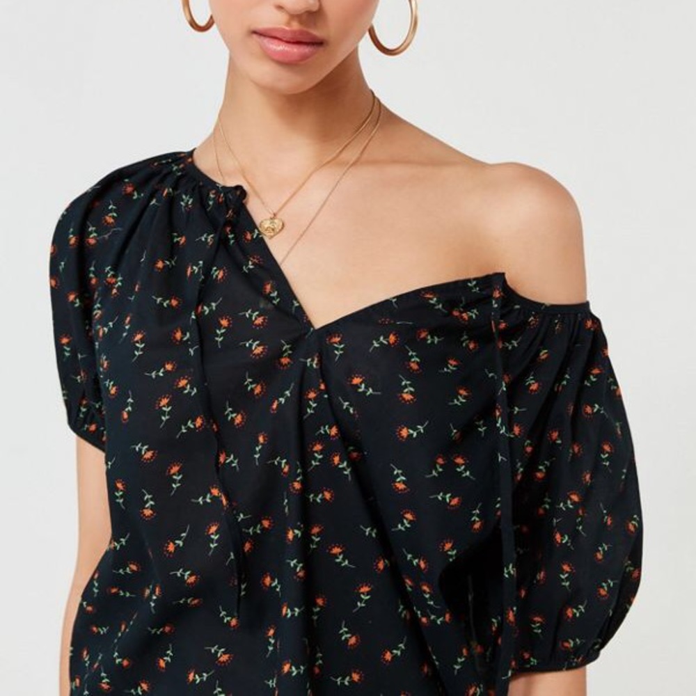 💘SOLD💘NWT URBAN OUTFITTERS PEASANT TOP SIZE XS